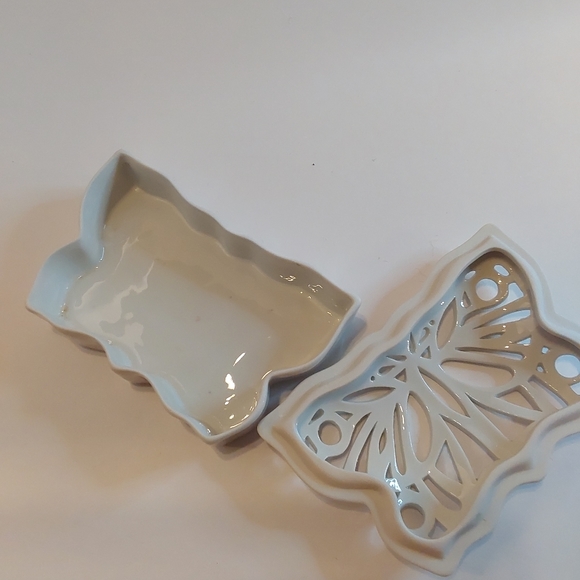 Pacific Rim Porcelain Butterfly Design Lidded Trinket Dish - Picture 8 of 10
